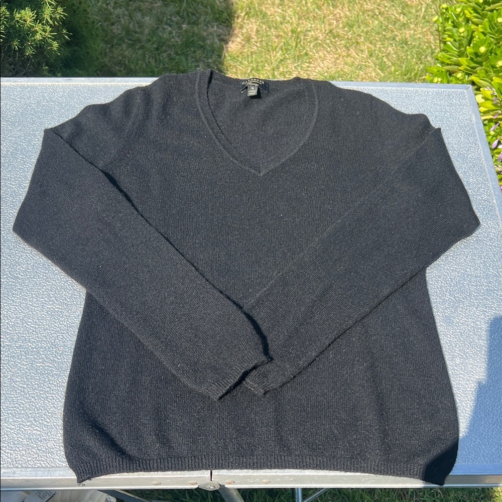 Cashmere Classic Black V-Neck Sweater for Women